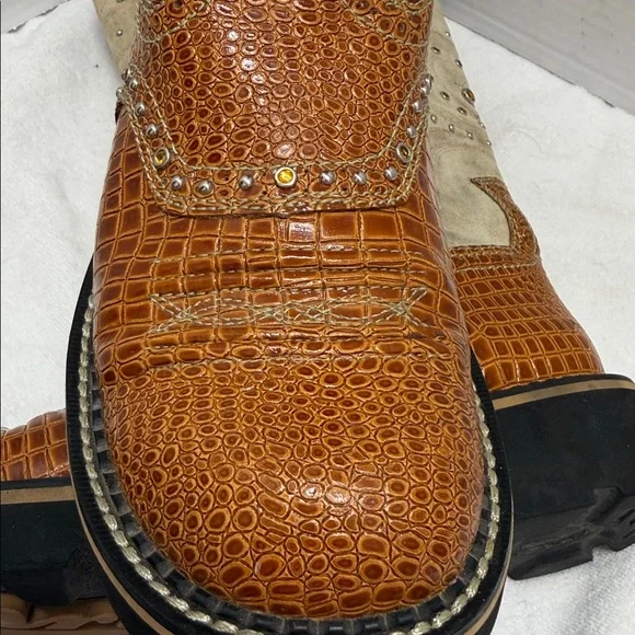 ARIAT Brown Leather Cowgirl Boots with Beige Shaft and Heart Accent - Picture 5 of 6